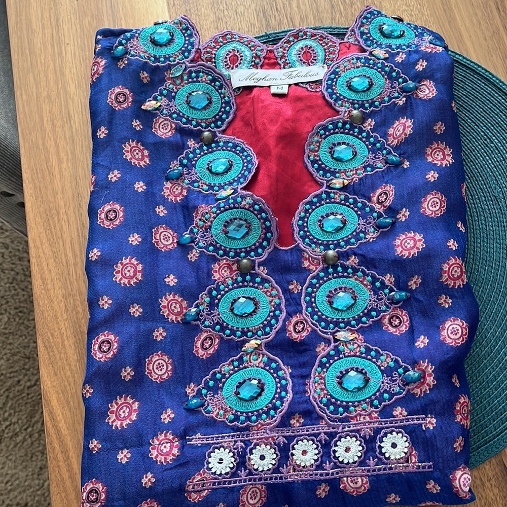 Meghan Fabulous Gently used Excellent Condition Size M
Bright Color’s
27A - Picture 9 of 13